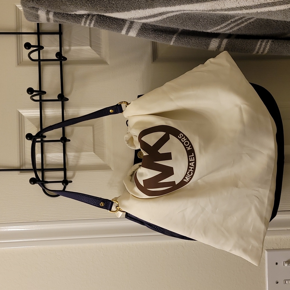 Purse - Picture 2 of 5